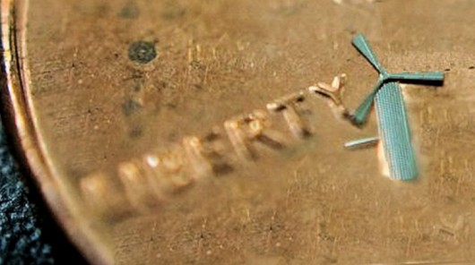 1.8 mm-wide windmill on a US Lincoln penny (Photo: U of Texas at Arlington) 1.8 mm-wide windmill on a US Lincoln penny (Photo: U of Texas at Arlington)