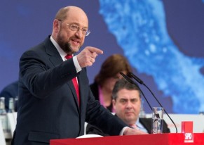 Schulz macht den EZB-Chef Mario Draghi für die Kreditklemme in der Realwirtschaft verantwortlich. (Foto: dpa)