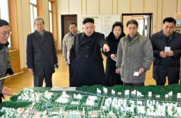 金正恩视察朝鲜国家科学院 称科学家是无价之宝