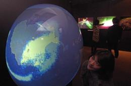 东京举办“从宇宙看极光”科技展(图)